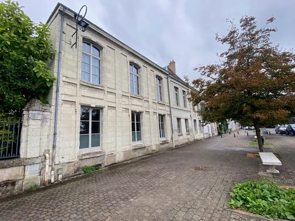 Bureau et espace de travail Vente Saumur 8p 327m² 233200€