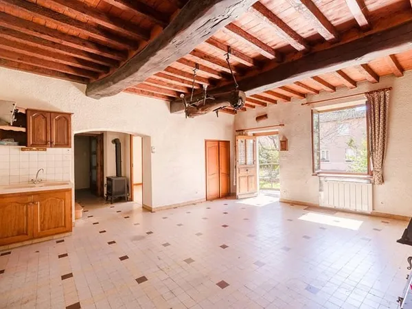 Maison à rénover avec fort potentiel à Saint-Priest - Secteur Village