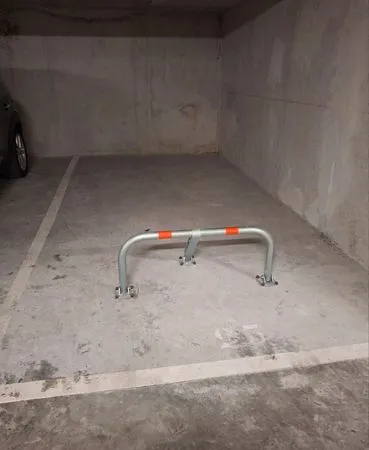 Place, de parking dans garage fermé