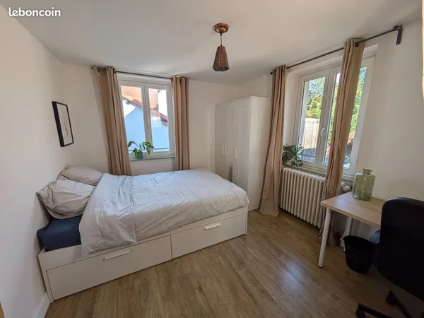 Dans une grande coloc avec jardin et jacuzzi, chambre disponible le 1er novembre
