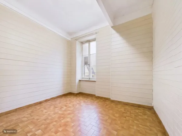 APPARTEMENT - 3 PIECES - RUE JEANNE - MENTON