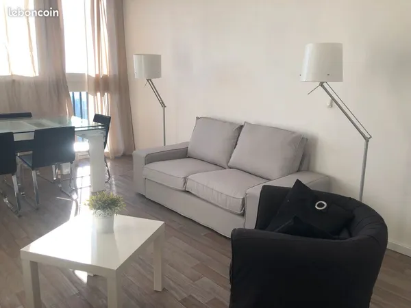 2 pièces 44m2 dans parc à Lille 59000 proche gares TV