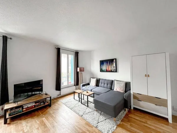 Courbevoie  T2/3 meublé refait à neuf  64 m²