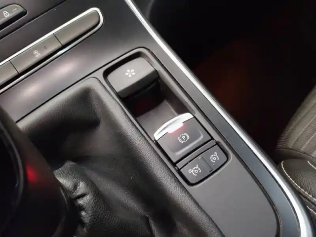 Renault Scenic blue dci 150 — photo 28