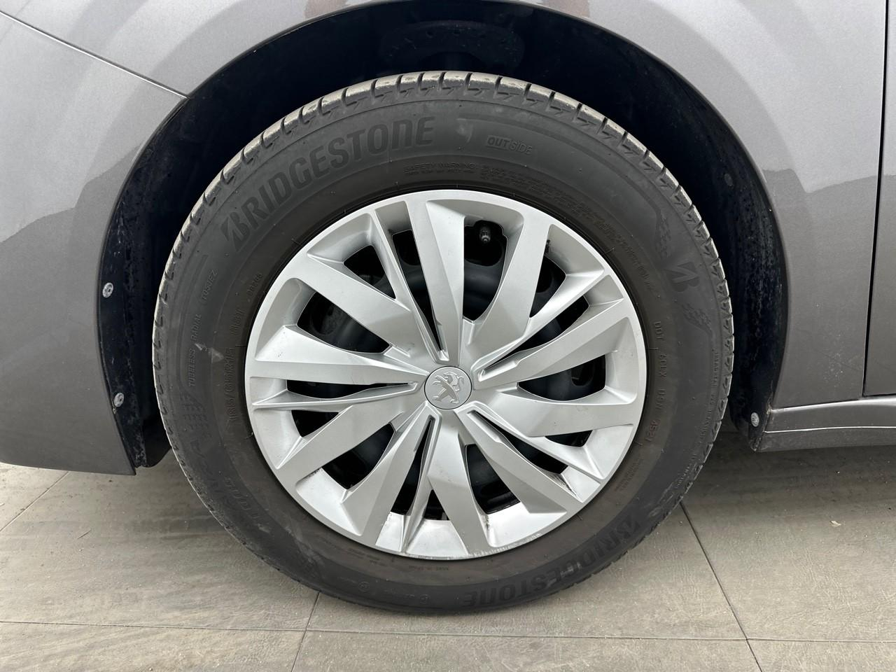 Peugeot 208 puretech 75 s&s bvm5 like — photo 14