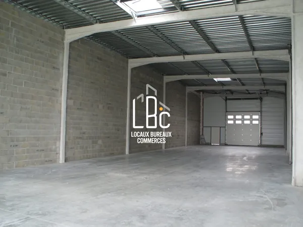 Local commercial 225 m²