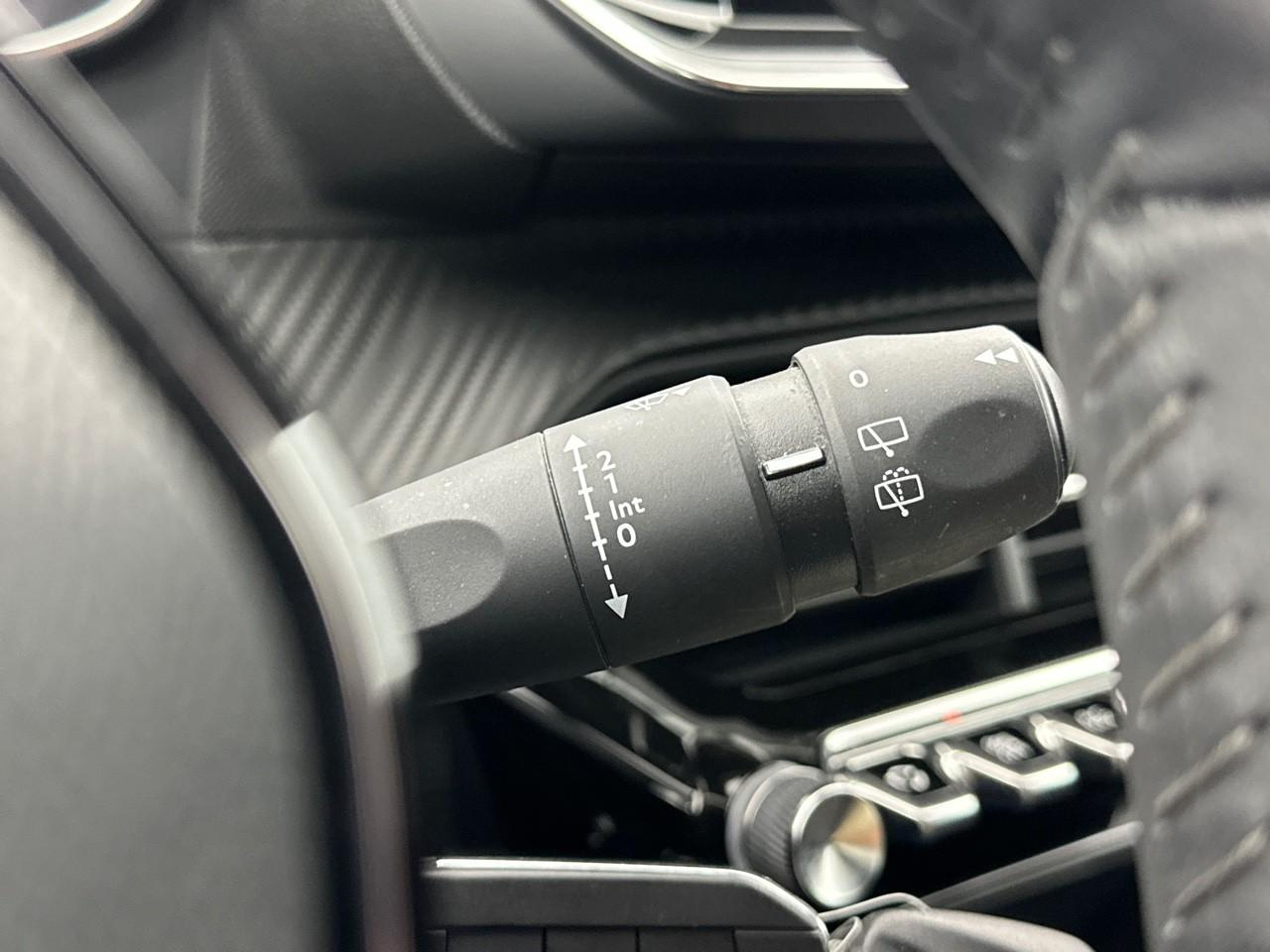 Peugeot 208 puretech 100 s&s bvm6 style — photo 18