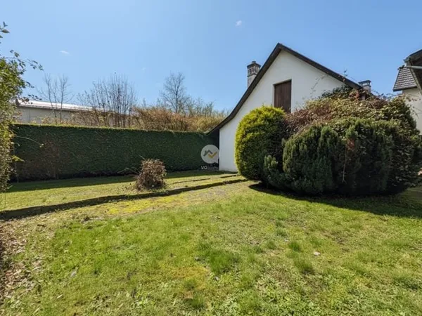 Maison à rénover avec potentiel et grand terrain