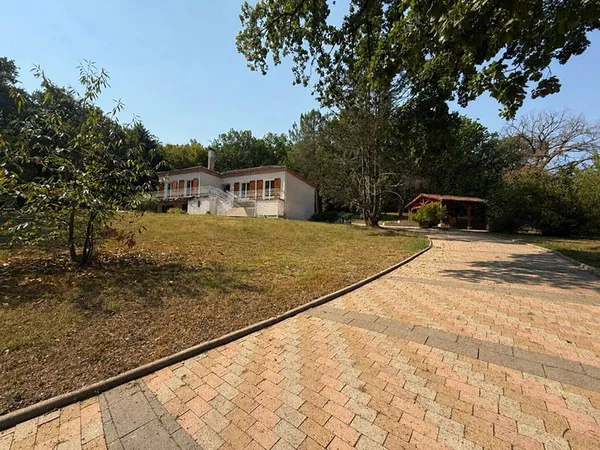 Maison 9 pièces 230 m²