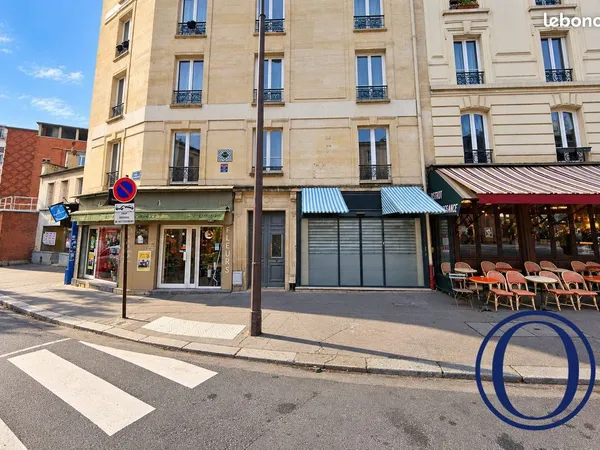 Local 63 m² Paris