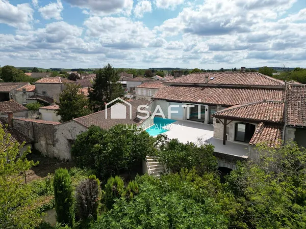 Charentaise avec piscine, terrain constructible et studio indépendant