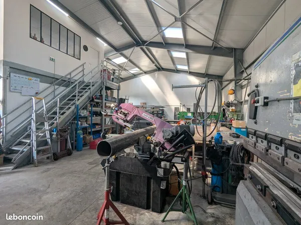 LOCAL D'ACTIVITE 240 m² BOURG ACHARD