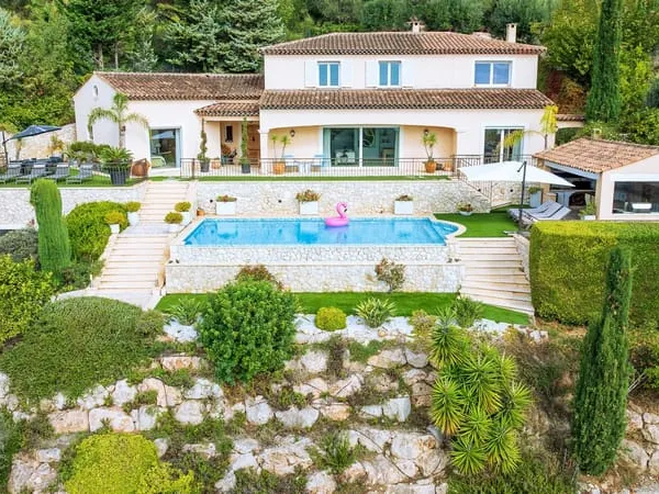 VILLA PROVENÇALE AVEC VUE MER - PISCINE À DÉBORDEMENT ET PRESTATIONS D'EXCEPTION