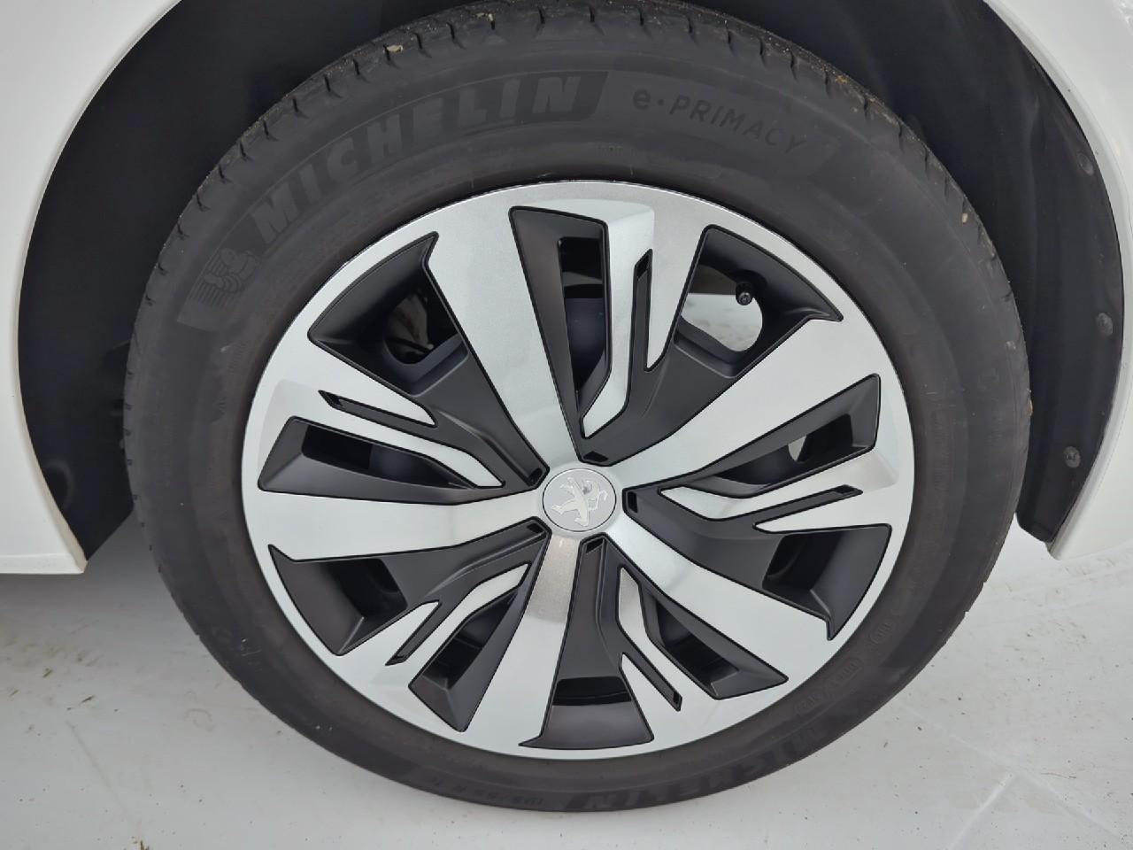 Peugeot 208 puretech 100 s&s bvm6 active — photo 17