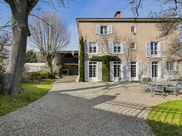 Vends maison 413m² avec ascenseur, piscine et tennis