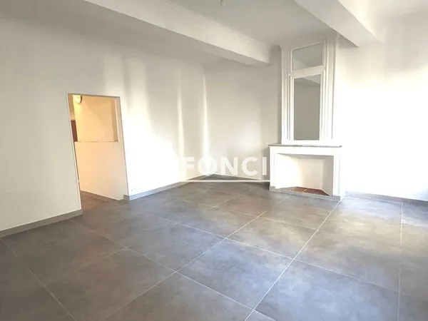 Avignon intra-muros - 82 m² entièrement rénovés & climatisés - à 2 pas de la place pie