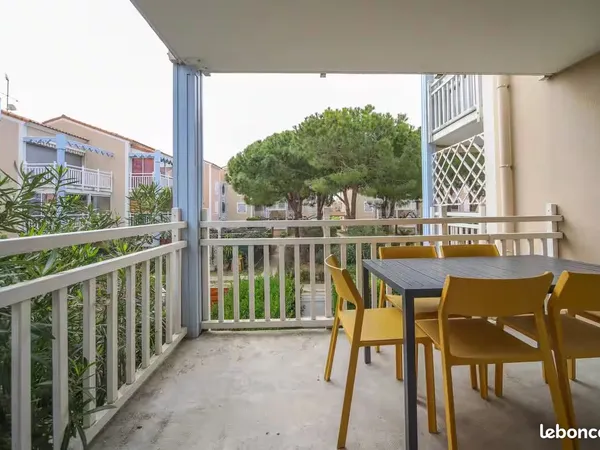 2 pièces de 28 m², terrasse, parking et piscine
