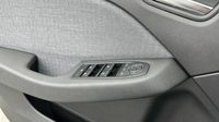 Renault Clio 1.0 TCe 90ch Techno - 24 — photo 16