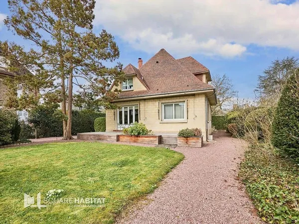 Maison 10 pièces 242 m²