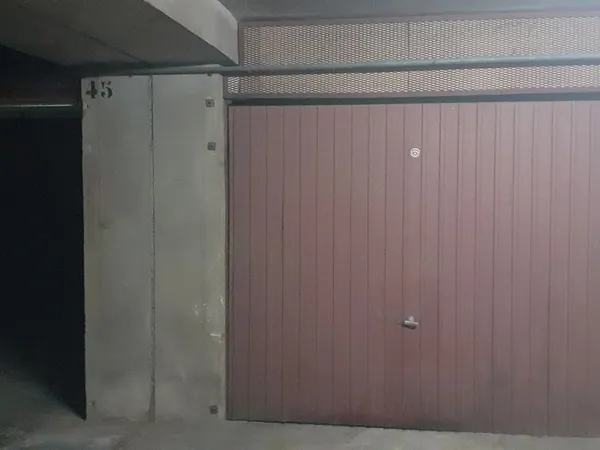 MENILMONTANT - BOX AVEC PRISE ELECTRIQUE - 230 euros CC