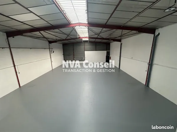 Local 390 m² Saint-Ouen-l'Aumône