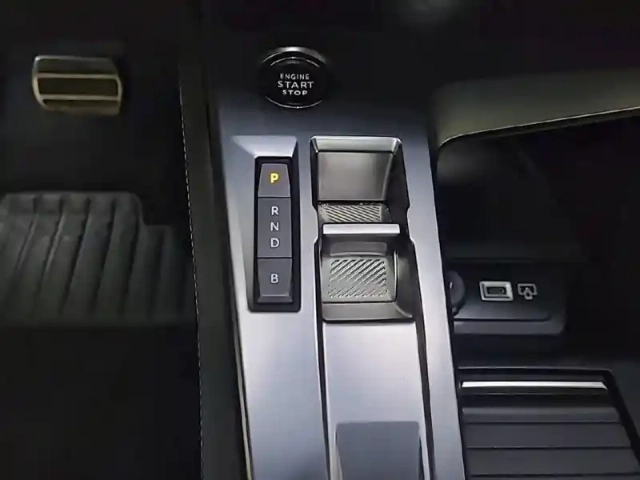Peugeot 308 sw phev 180 e-eat8 — photo 14
