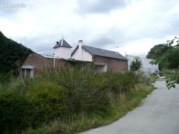 CORP DE FERME SUR 15000 m2 beaucoup de travaux a prévoir