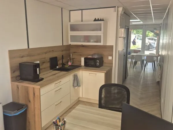 Bureau à partager - Gaillard - Douane de Moillesulaz - 350 /mois CC