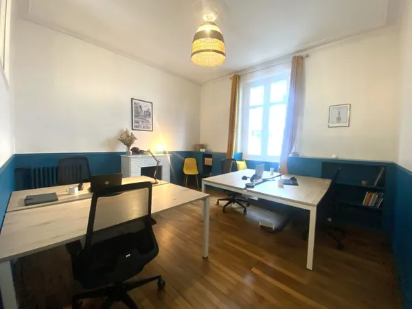 Bureau équipé 4 postes - Place Viarme - Nantes Centre - Prestations haut de gamme