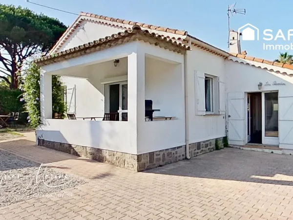 Centre ville de Saint Aygulf - Villa indépendante de plain pied type F3 - piscine,