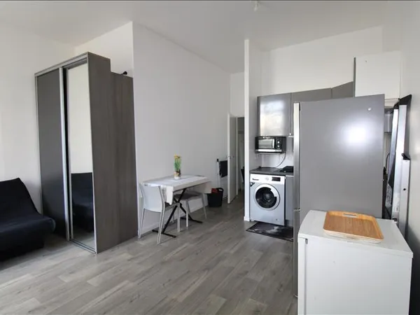 Appartement - Poissy - RDC - 29,60 m2 - 1 pièce - Meublé- Parking