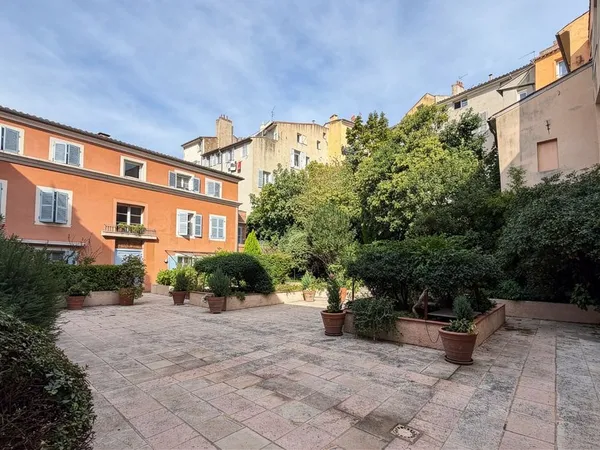Appartement 6 pièces 230 m²
