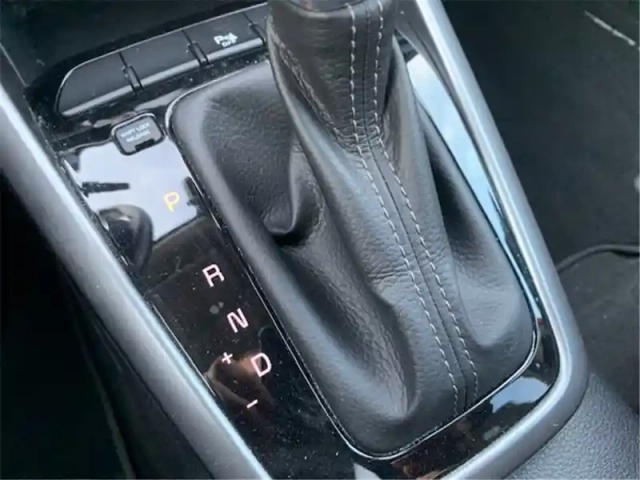 Kia Stonic 1.0 t-gdi 100 ch dct7 — photo 39