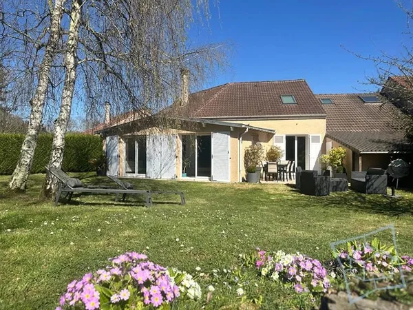 Maison Voisins Le Bretonneux 7 pièce(s) 150 m2