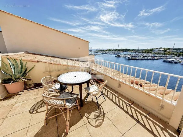 Réf : 2270 - Vente Appartement 2 Pièces Mezzanine au dernier étage avec terrasse et superbe vue sur 