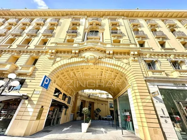 Nice - Carré D'or - Rare Opportunité De 150 M² À Réinventer