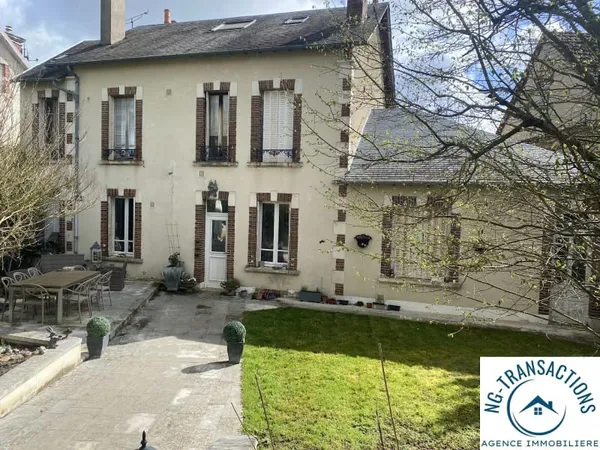 Propriété 9 pièces 220 m²