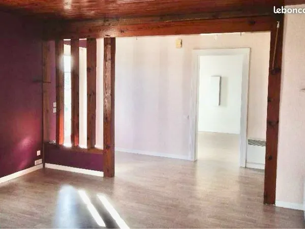 BROCAS - Immeuble de rapport ( rendement 10%) de 250 m2 - 2 appartements indépendants - 3 garages - 