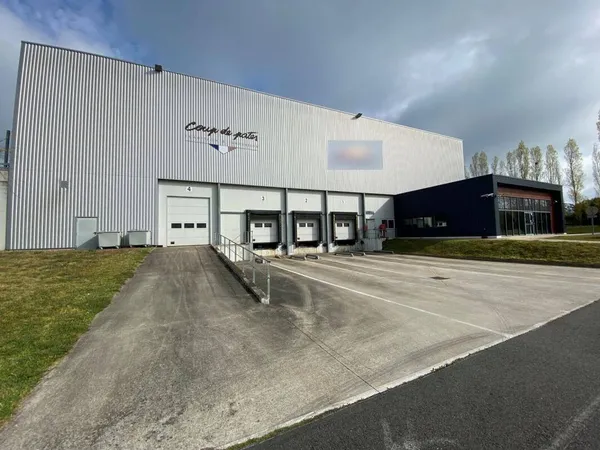 Entrepôt 2470 m²