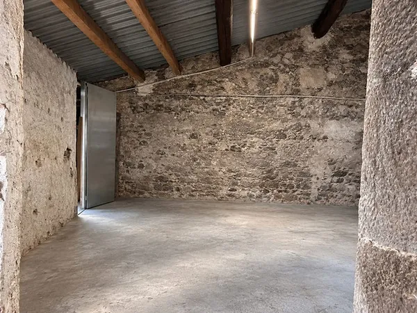 GARAGE ENVIRON 60 M2 GONFARON
