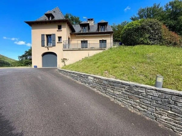 Maison 6 pièces 240 m²