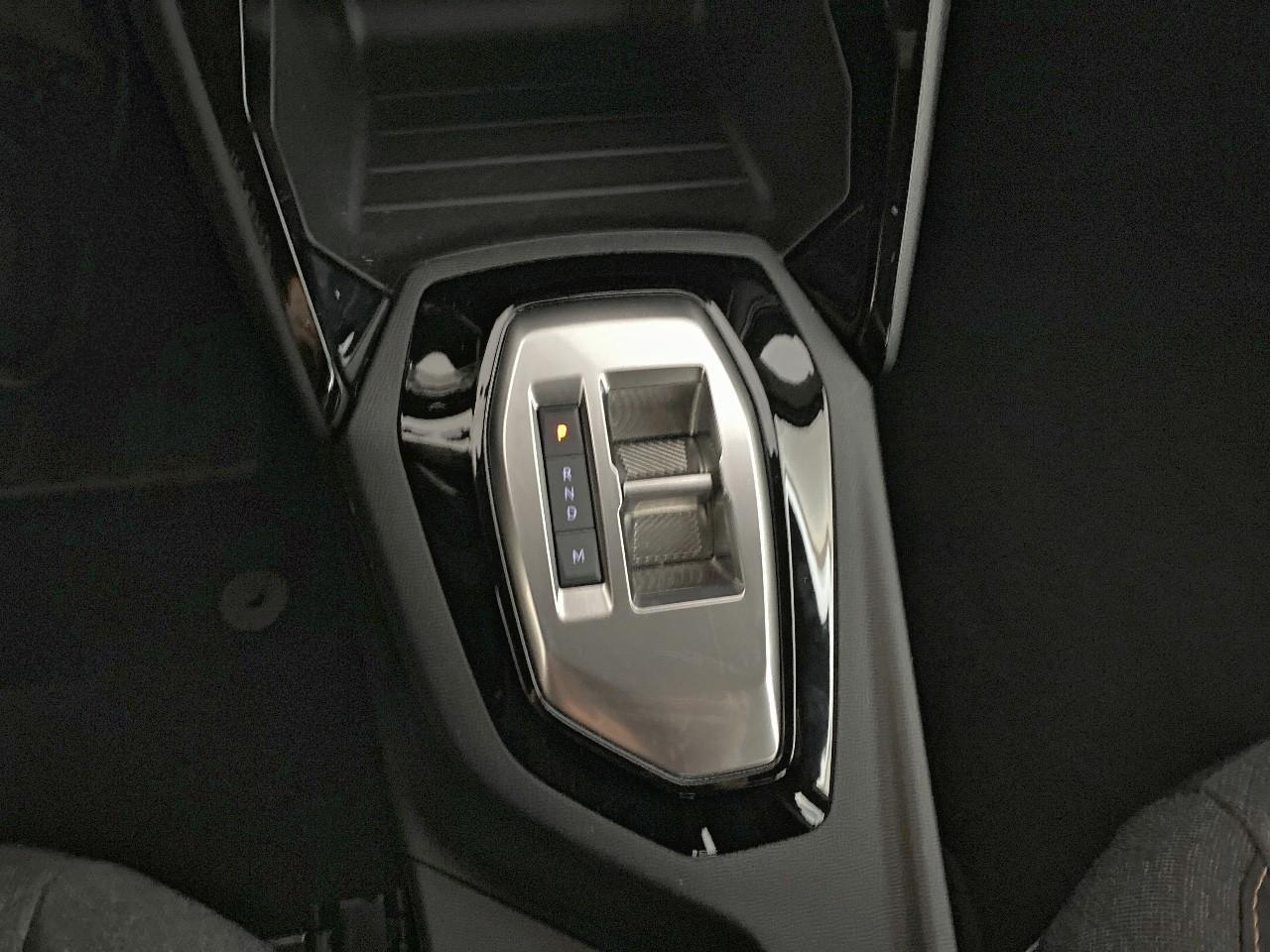 Peugeot 2008 hybrid 136 e-dcs6 style — photo 17