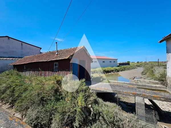 Terrain 618 m²