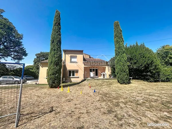 Villa 8 pièces 233 m²