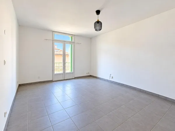 Appartement T3 de 57 m² - Immeuble rénové en 2023 - DPE B - parking privatif - balcon - aucun travau