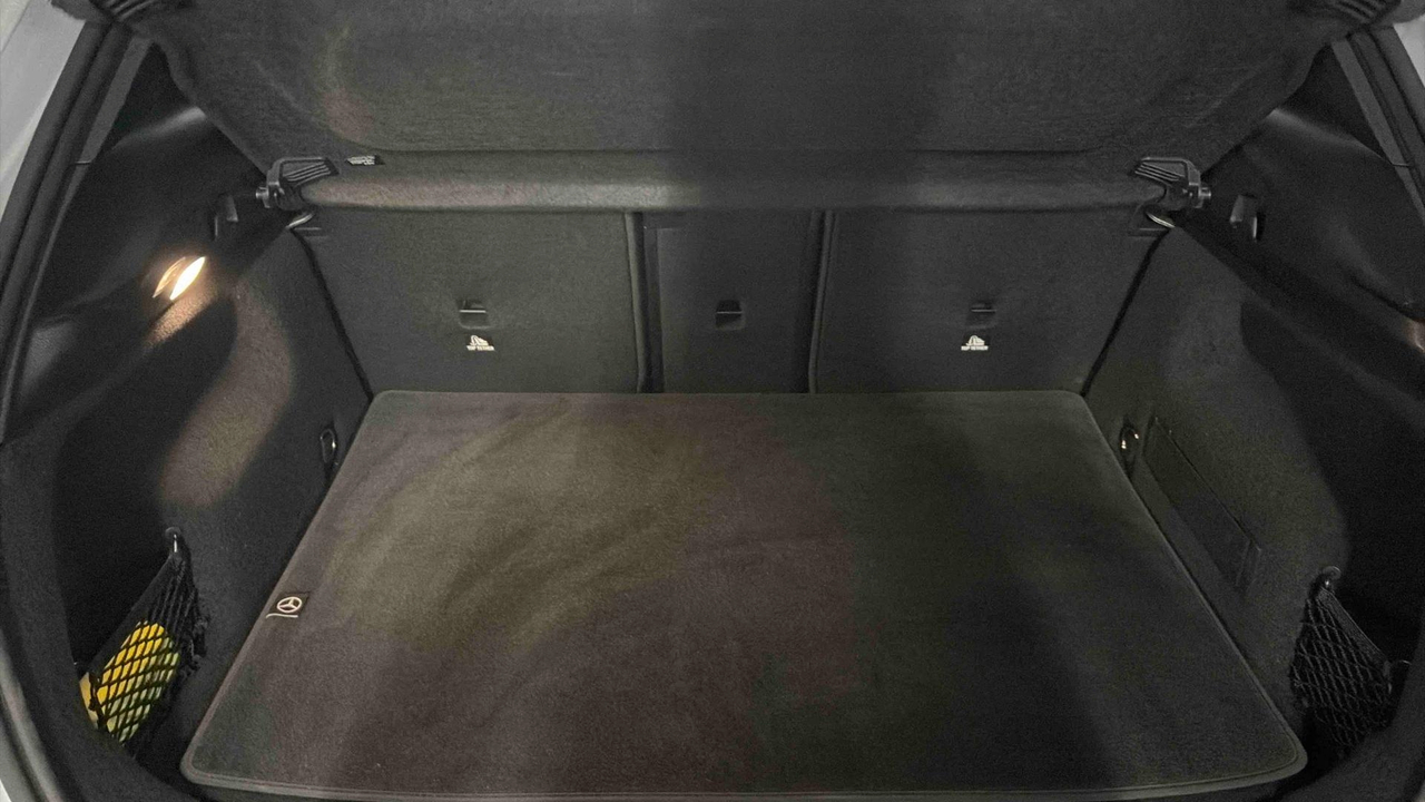 Mercedes EQA 250+ — photo 13