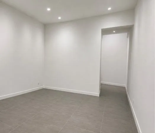 Local professionnel neuf de 40 m² à louer - Aigné (72650)
