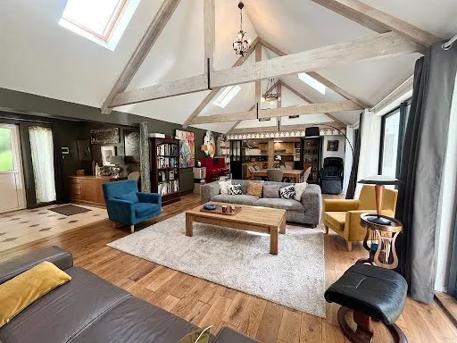 Maison 10 pièces 236 m²