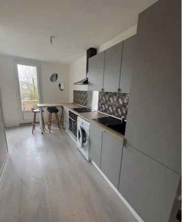 Studio meublé rénové de 43 m2