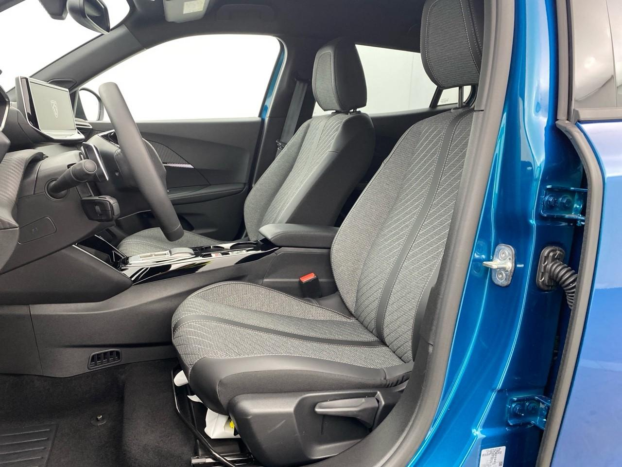 Peugeot 2008 hybrid 145 ch e-dcs6 allure — photo 9